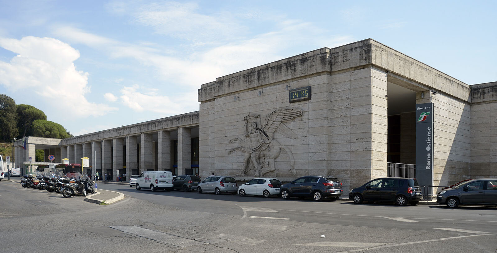 OSTIENSE STATION AND THE EXPECTED GUEST: REPORT OF AN EVENT