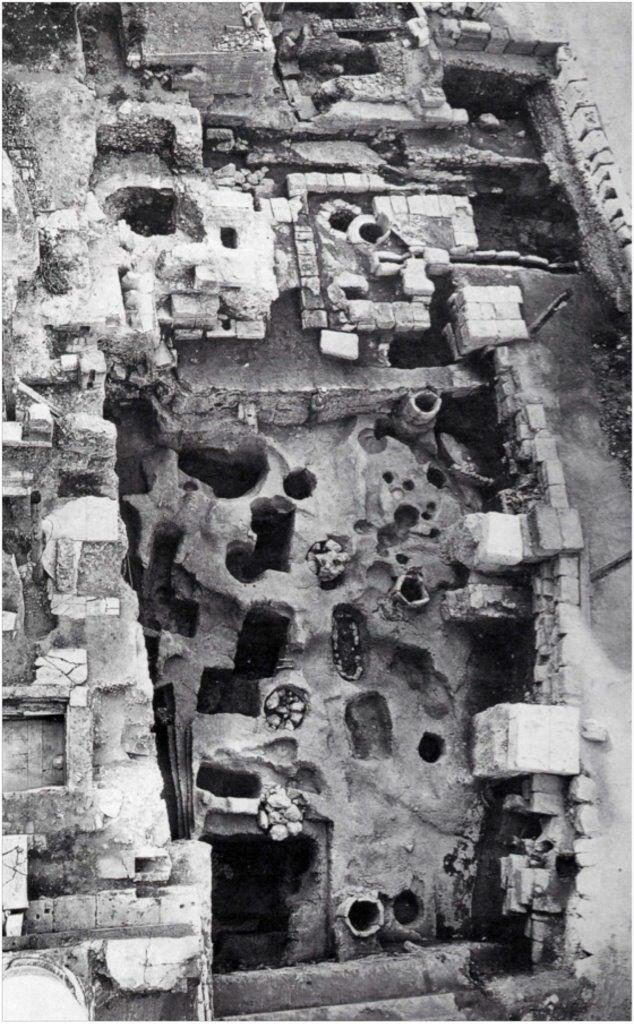LA NECROPOLI ARCAICA DEL FORO ROMANO, UN SEPOLCRETO UNICO LA NECROPOLI ARCAICA DEL FORO ROMANO, UN SEPOLCRETO UNICO