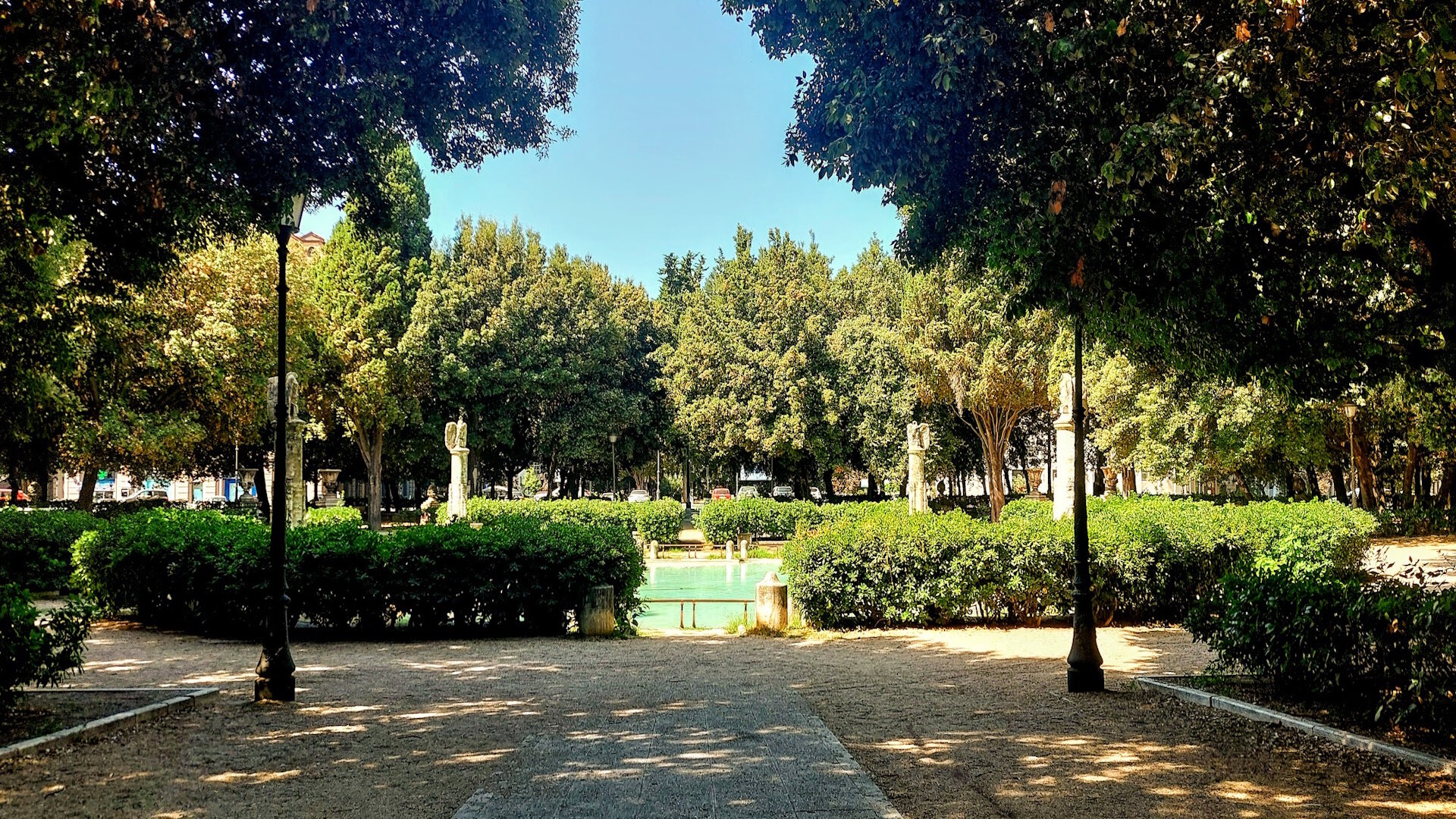 INCREDIBLE ADVENTURES IN PIAZZA MAZZINI, IN ROME