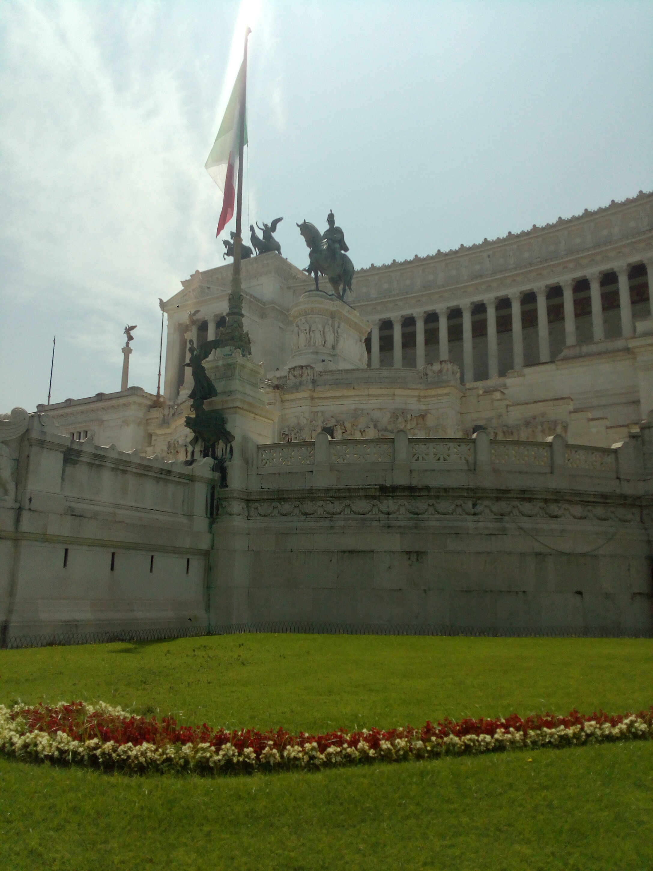 THE APERITIF IN A HORSE: THE STRANGE CASE OF THE VITTORIANO'S EQUESTRIAN STATUE