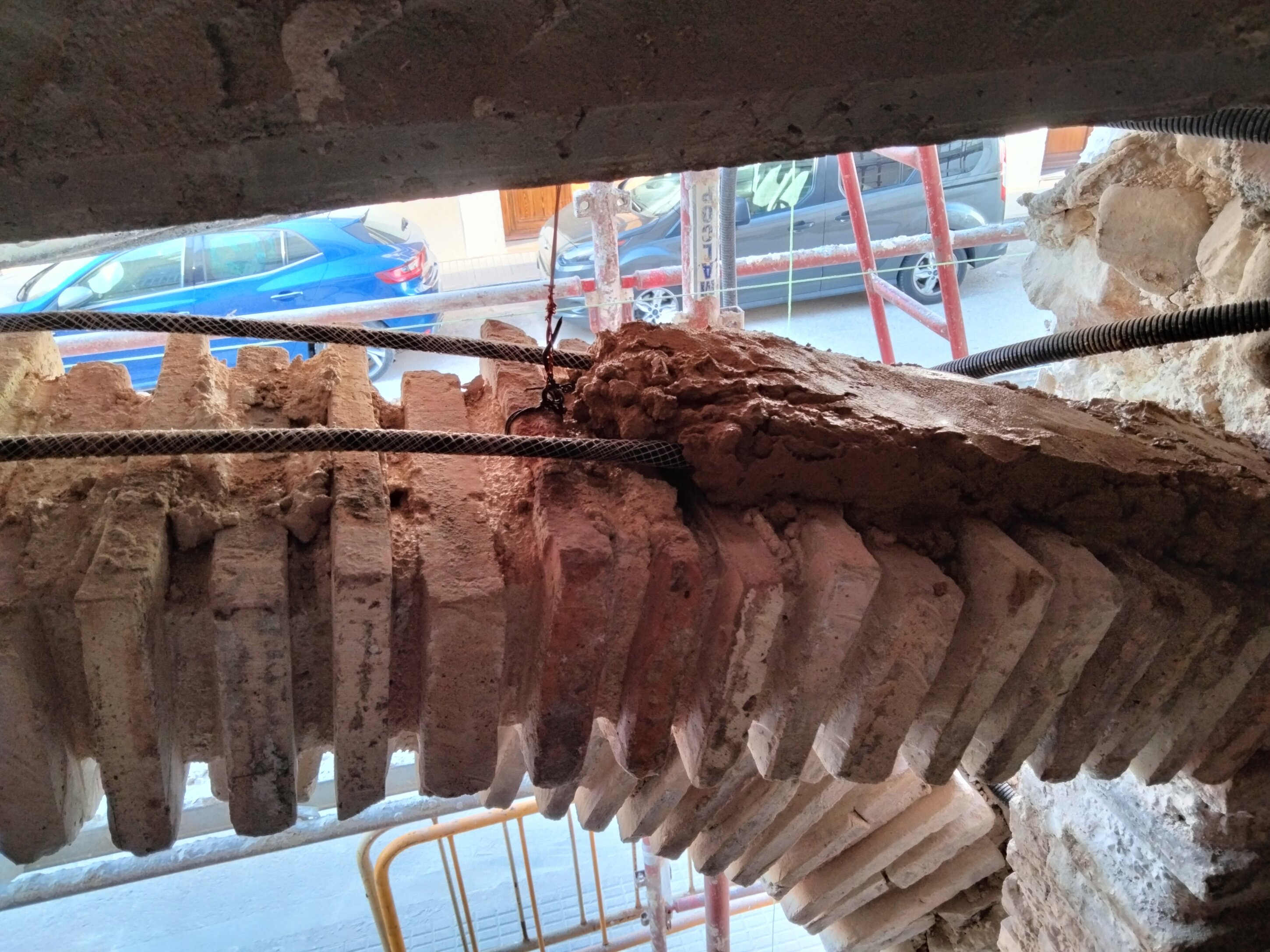 Proceso de reconstrucción del doble arco de entrada