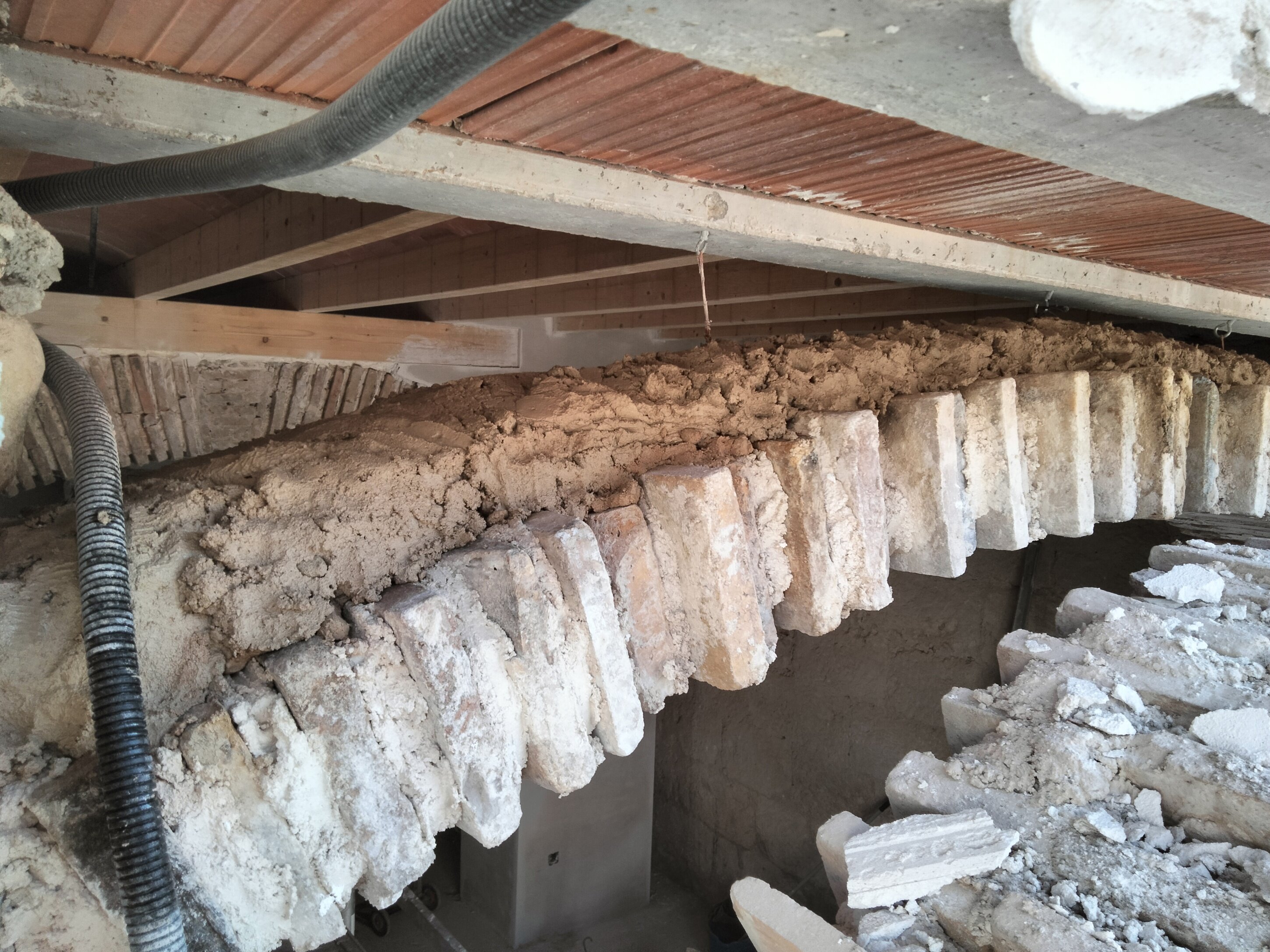 Proceso de reconstrucción del doble arco de entrada