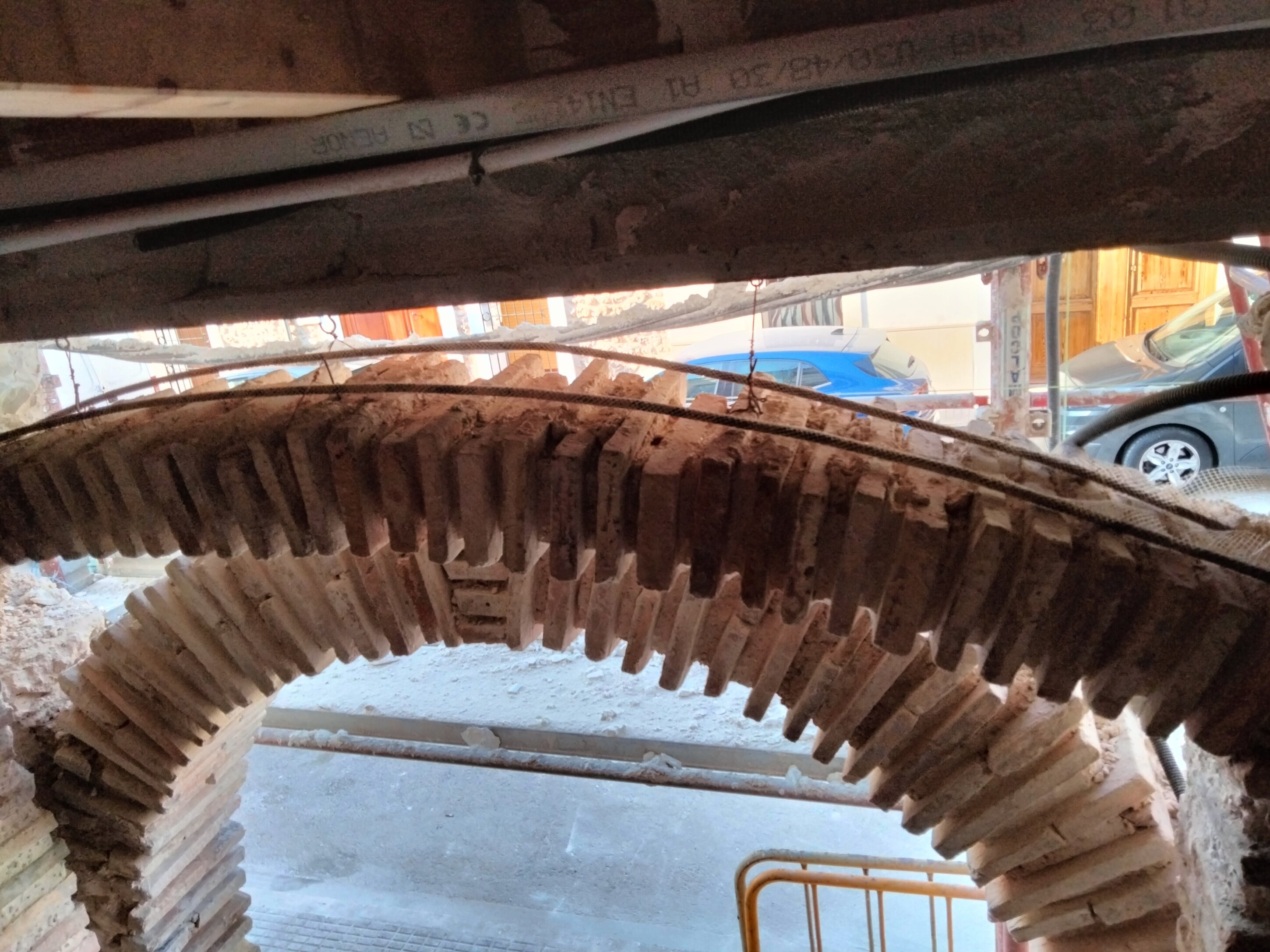 Proceso de reconstrucción del doble arco de entrada