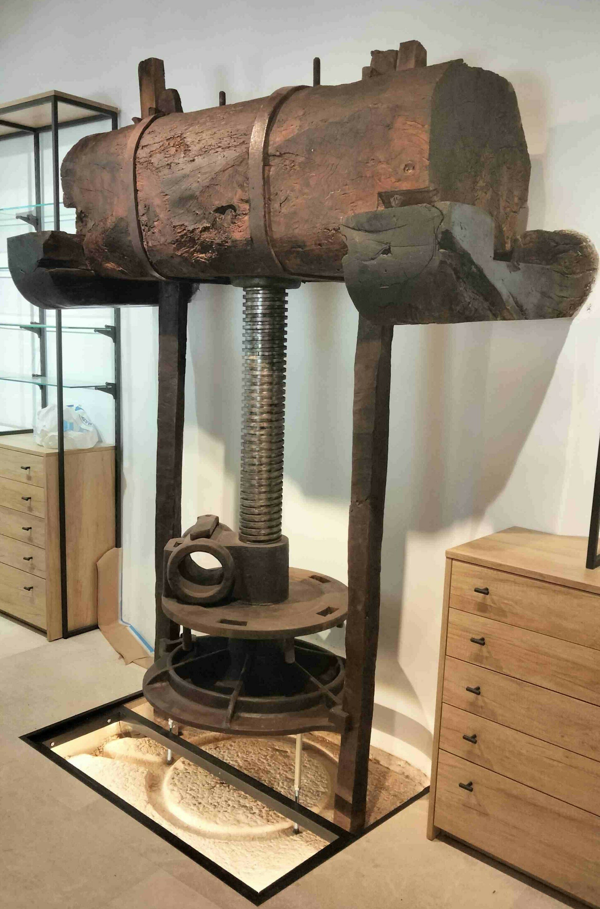 Prensa después de la restauración