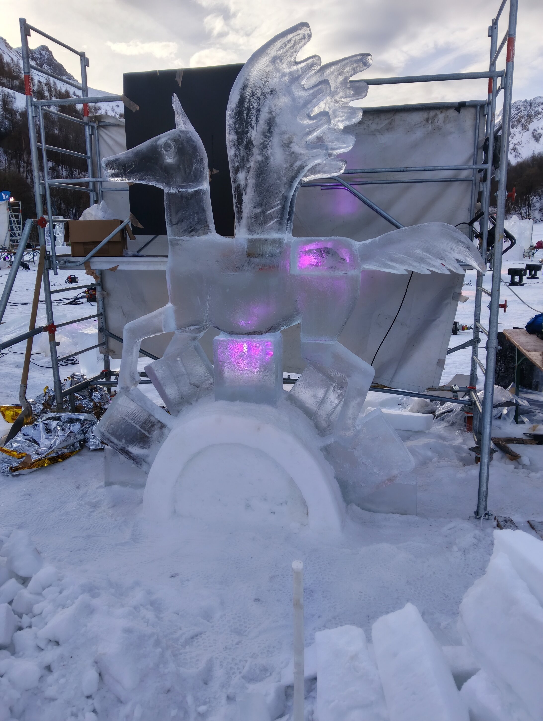 img20260116095535.jpeg Proceso de trabajo de la escultura de hielo