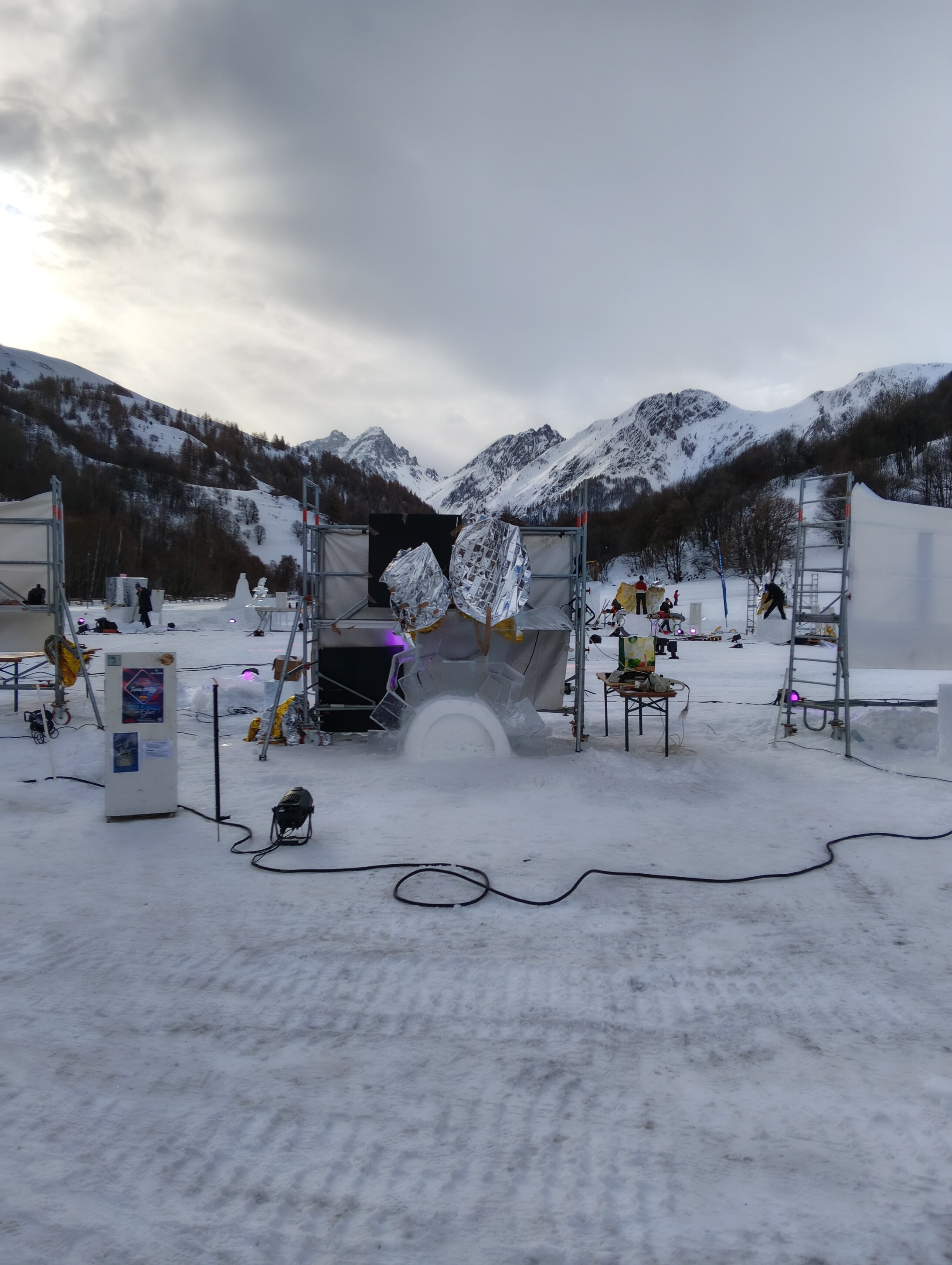 img20260116105410.jpeg Proceso de trabajo de la escultura de hielo