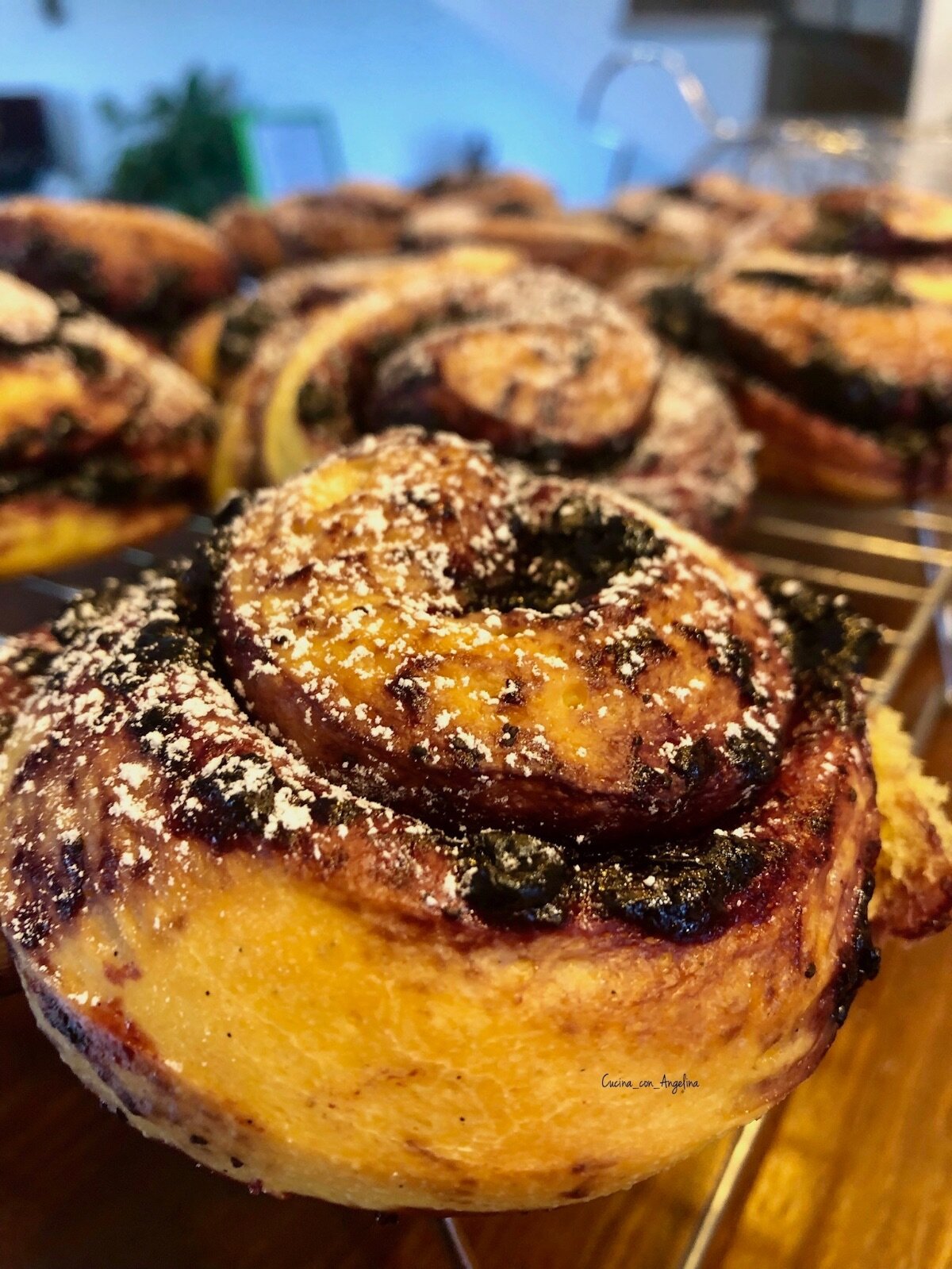 Girelle di pan brioche, realizzate con pasta madre, farcite con