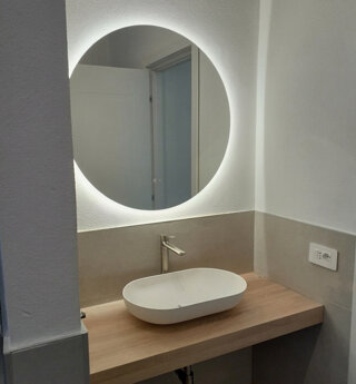 nuovo lavabo con specchio
