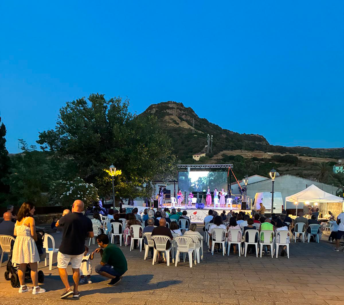 Festival Ammajare 2026: A Siligo la terza giornata tra memoria, Costituzione e il mito della “Repubblica delle donne”. Oggi il gran finale