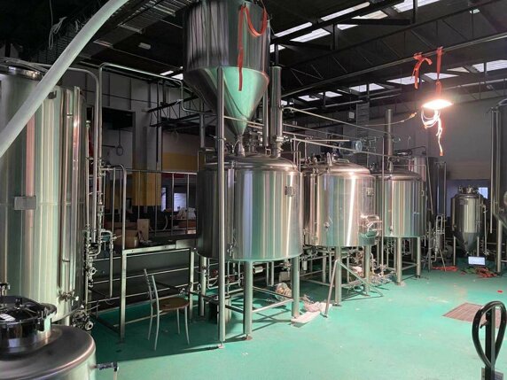 3_vessels_brewhouse