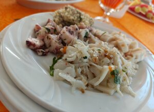 Uno dei tanti piatti di pesce preparati all'hotel Raimondi