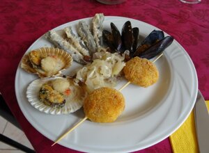 Uno dei tanti piatti di pesce preparati all'hotel Raimondi