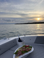 aperitivo-in-barca-al-tramonto