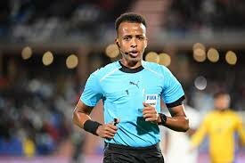 L’UEFA offre la Supercoupe d’Europe à l’arbitre somalien Omar Artan après son exclusion des États-Unis