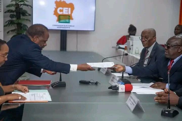 Le Pr&eacute;sident Gbagbo, a officiellement d&eacute;pos&eacute; sa candidature