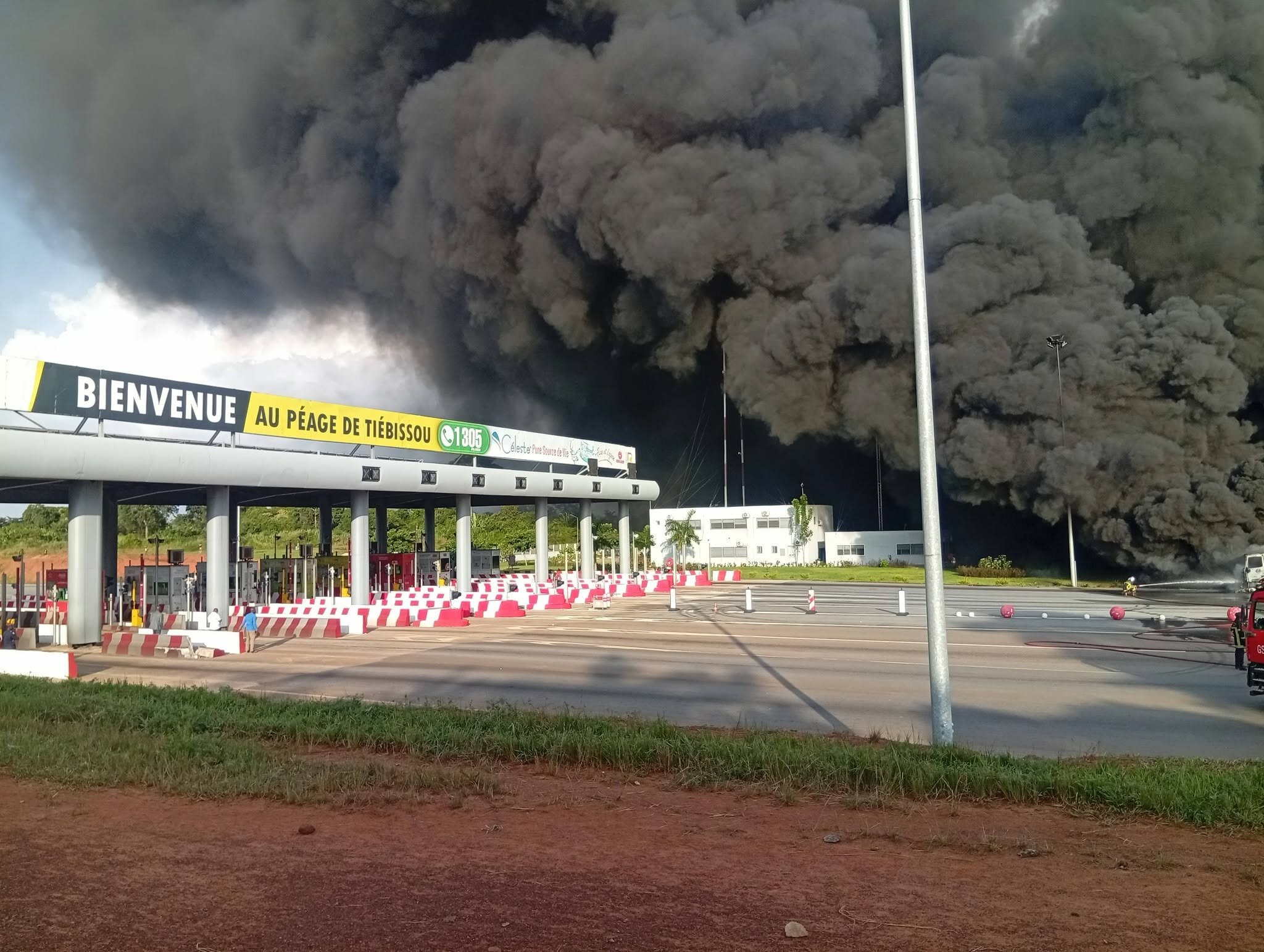 L'AUTOROUTE DU NORD EN FLAMMES AU PÉAGE DE TIÉBISSOU !