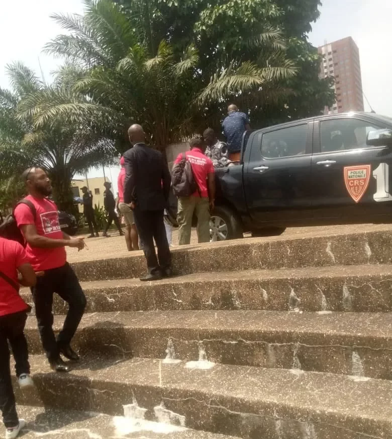 106941-police-enseignants2.webp