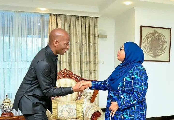 Tanzanie : La Présidente Samia Suluhu Hassan choisit Didier Drogba comme Ambassadeur de la CAN 2027