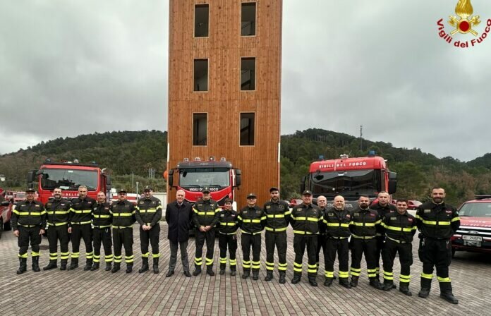 🤝 Sicurezza e Soccorso: il Questore Peluso in visita al Comando dei Vigili del Fuoco