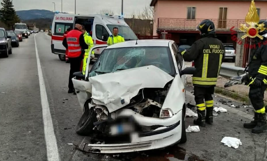 🚗 Scontro sulla Statale 87: tre feriti e traffico in tilt a Vinchiaturo