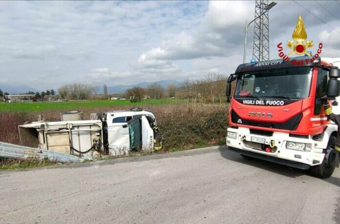 🚚 Scontro sulla Statale 17: furgone contro compattatore dei rifiuti a Campochiaro