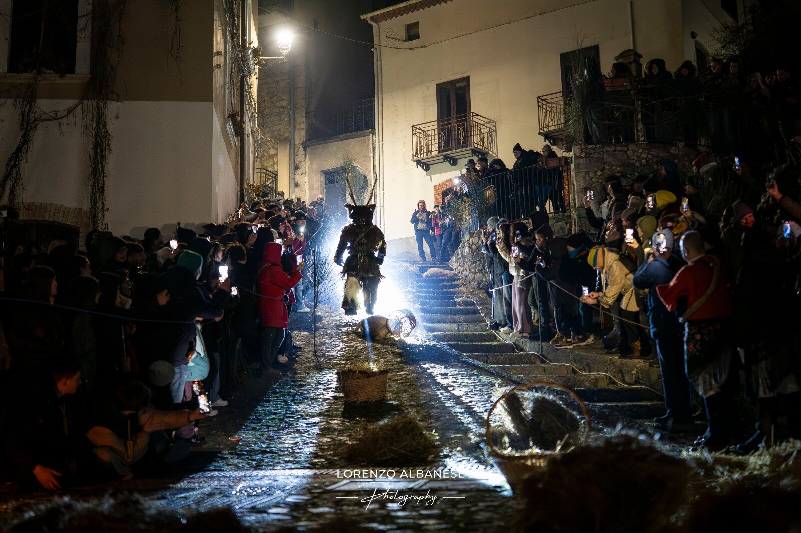 🦌 Castelnuovo al Volturno, il mito si rinnova: migliaia di presenze per il Rito dell’Uomo Cervo