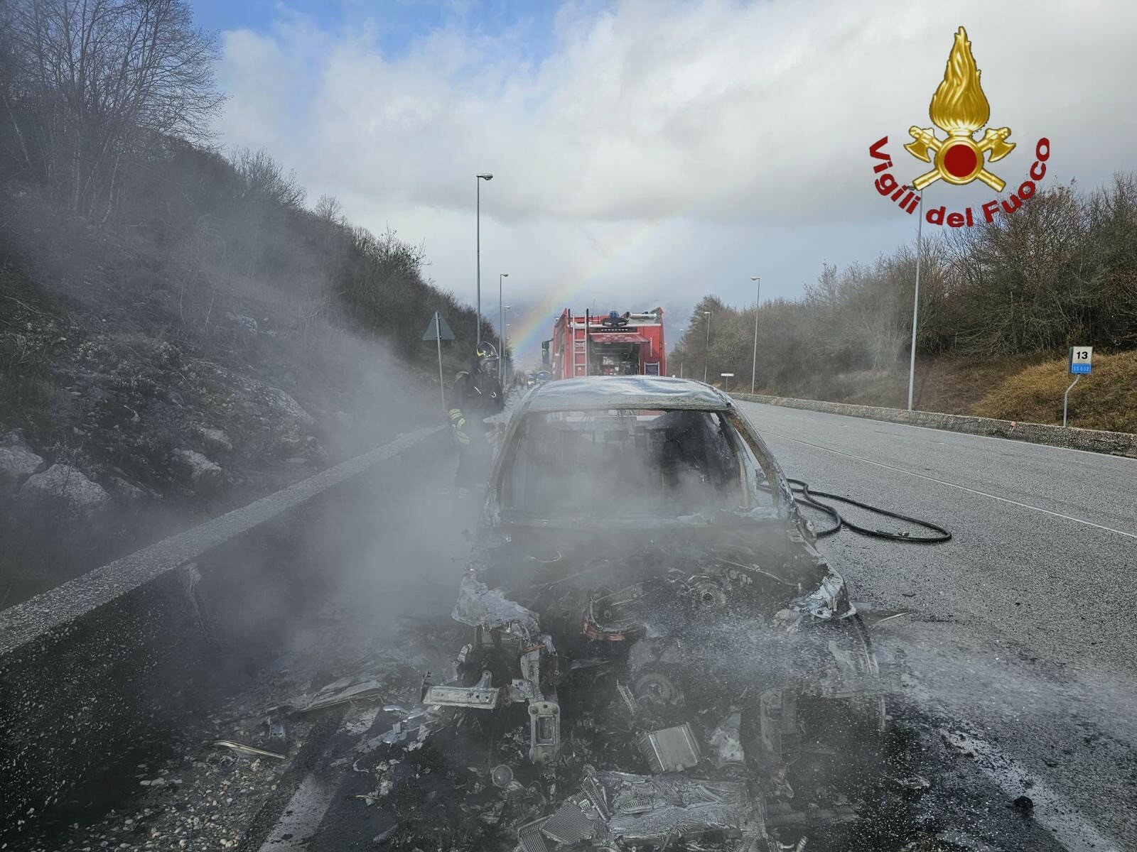 🔥 Auto avvolta dal fuoco sulla Statale 652: paura a Rionero Sannitico
