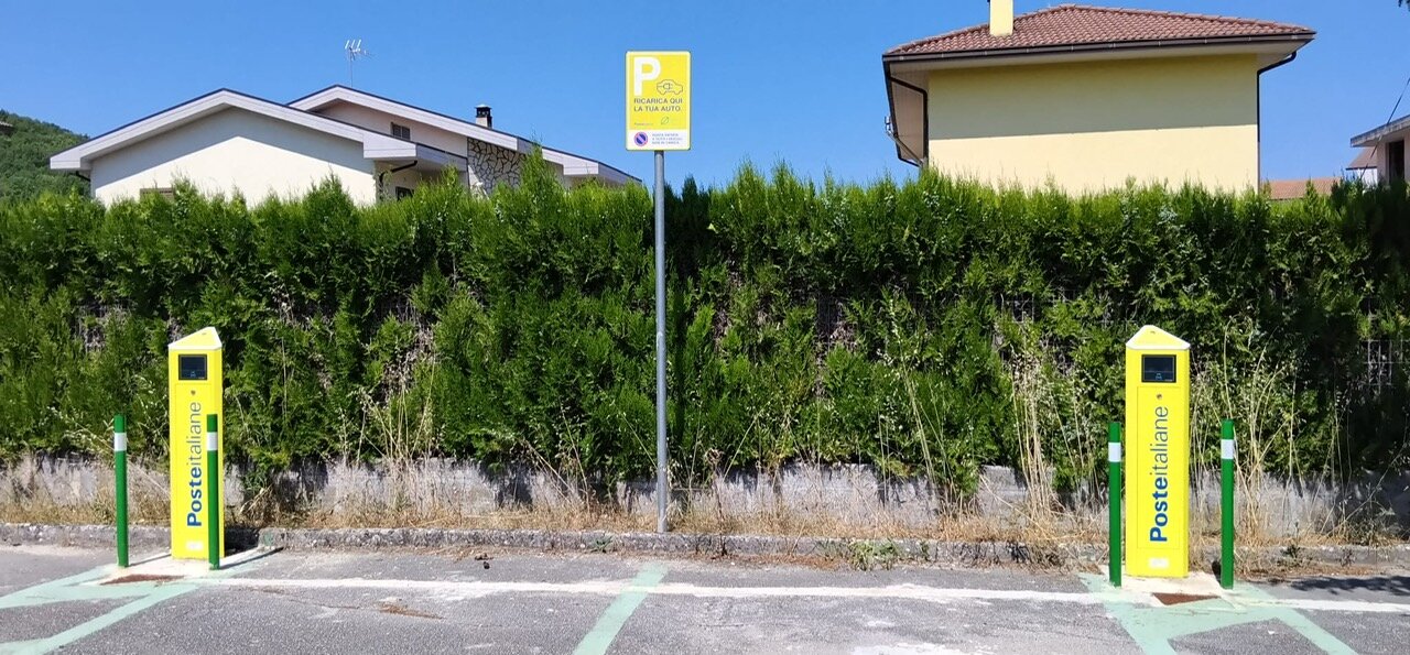 Mobilità sostenibile: il viaggio in Molise con la rete delle colonnine per la ricarica dei veicoli elettrici di Poste Italiane