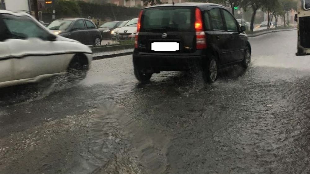 🌊 Volturno fuori dagli argini: isolata la zona tra Vairano e Ailano, strade sommerse nel Matese