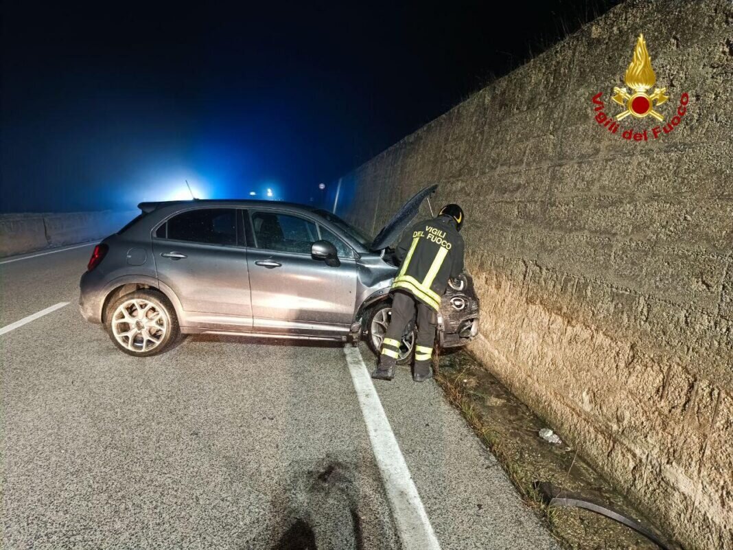 🚔 Schianto nella notte a Salcito: auto contro un muro, ferito il conducente