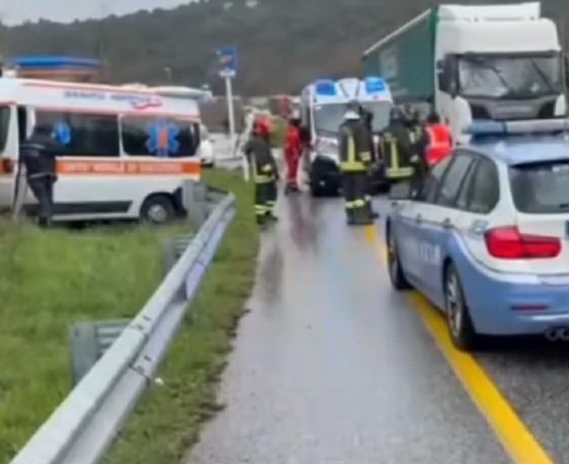 🚑 Incidente sulla Statale 85: ambulanza si scontra con un camion a Macchia d&rsquo;Isernia