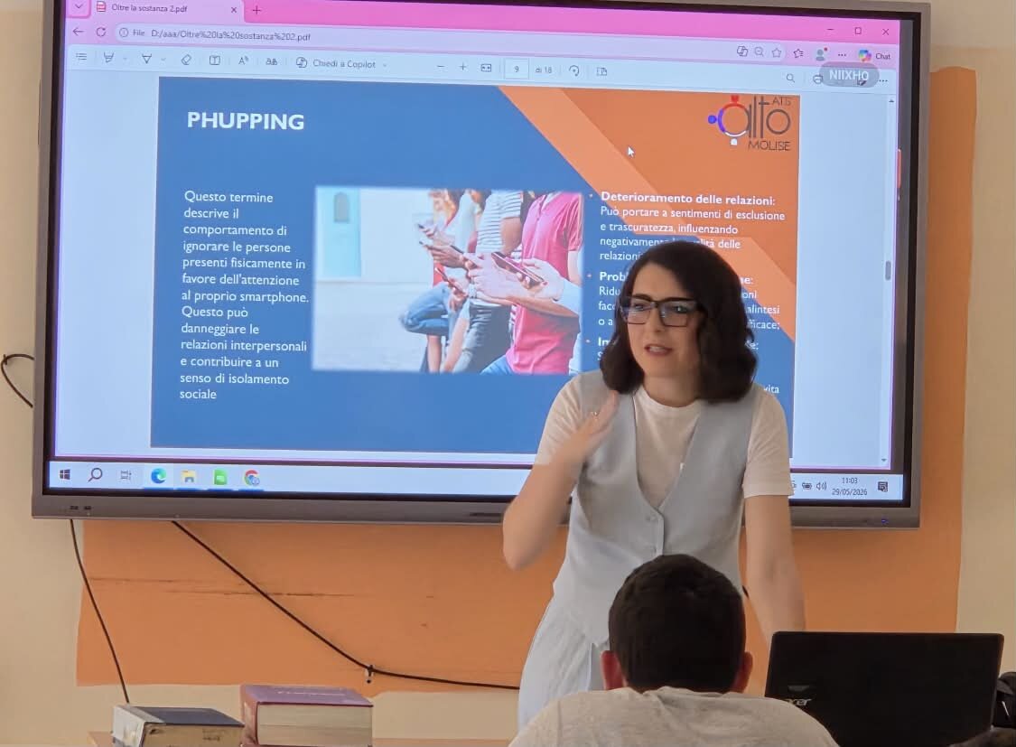 🏫 Dipendenze e giovani, lezione di prevenzione al Giordano di Venafro: focus su azzardo, alcol e droga