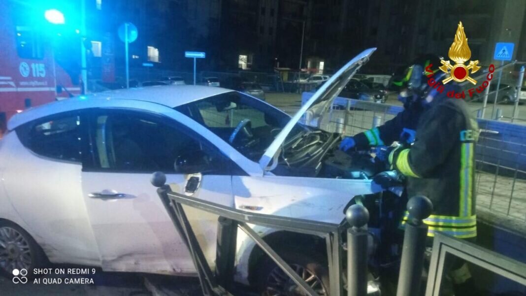 🚗 Incidente all'alba a Campobasso: auto contro un muretto in contrada San Giovanni
