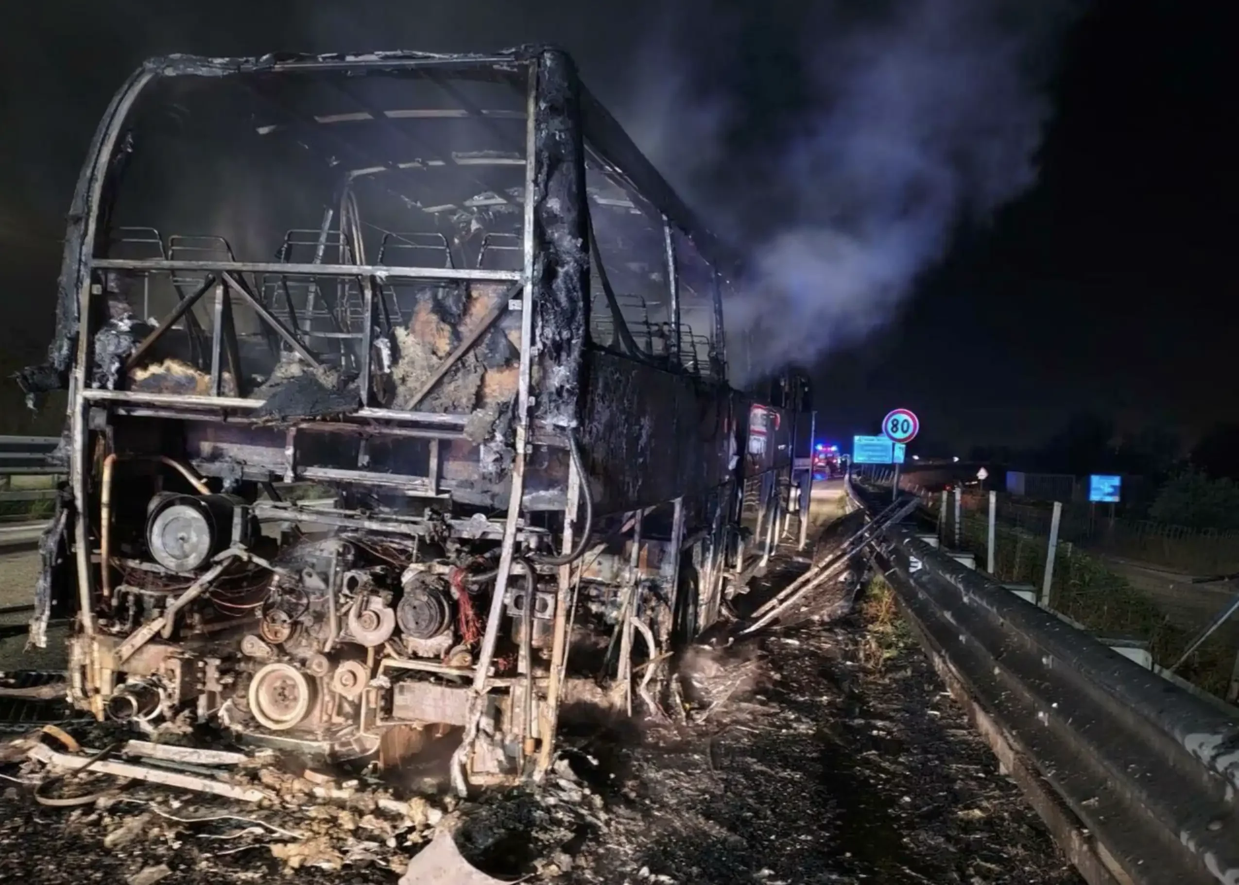 Benevento: incendio su autobus sostitutivo Campobasso-Benevento, panico tra i 30 passeggeri