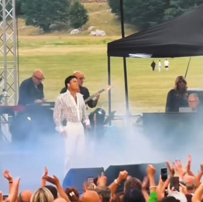 🎤🎶 Bagno di folla a Campitello Matese: migliaia di fan in estasi per il concerto di Sal Da Vinci