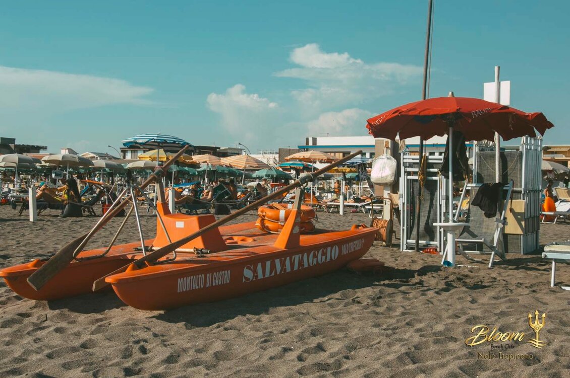 ombrelloni e lettini montalto marina