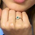 anello-donna-luca-barra-acciaio-zirconi-verdi-e-bianchi-regolabile-ank649