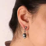 orecchini-bysimon-capri-belvedere-campanella-con-scritta-e-cristalli-3511219