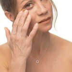 collana-in-acciaio-con-pendente-circolare-e-cubic-zirconia-marlu