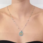 collana-lunga-bysimon-sicily-etna-metallo-rodiato-con-ruota-carretto-blu-3540716