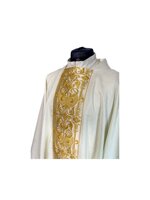 casula-avorio-in-tessuto-fiammato-con-stolone-e-ricamo-floreale-ref-02cla4001