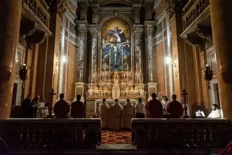 Perché la Santa Messa è il cuore della vita cristiana: significato e grazia da celebrare Perché la Santa Messa è il cuore della vita cristiana: significato e grazia da celebrare