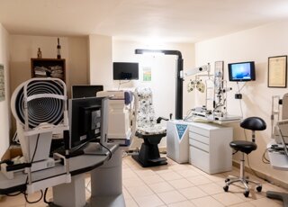 laboratorio per esame della vista con strumentazione avanzata laboratorio per esame della vista con strumentazione avanzata