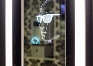 Display specchio per esame della vista computerizzato Display specchio per esame della vista computerizzato