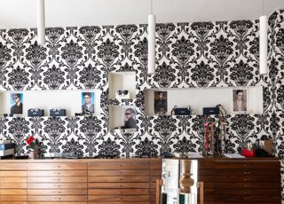 negozio di ottica con occhiali da vista e da sole negozio di ottica con occhiali da vista e da sole