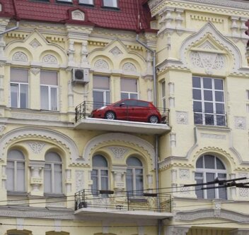 auto sul balcone.jpeg