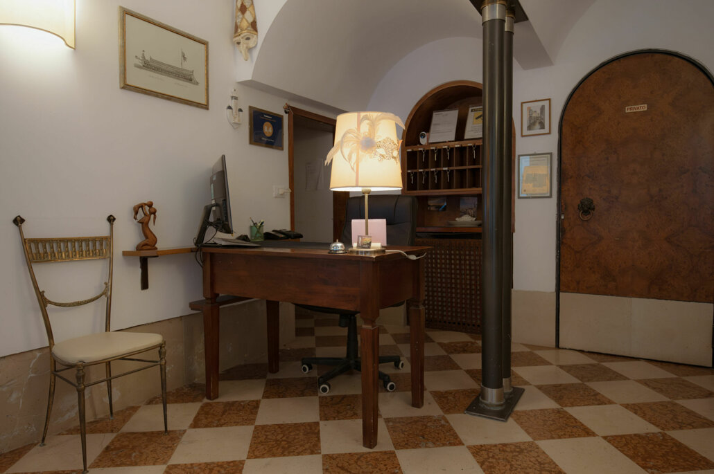 reception peron.jpeg reception peron.jpeg