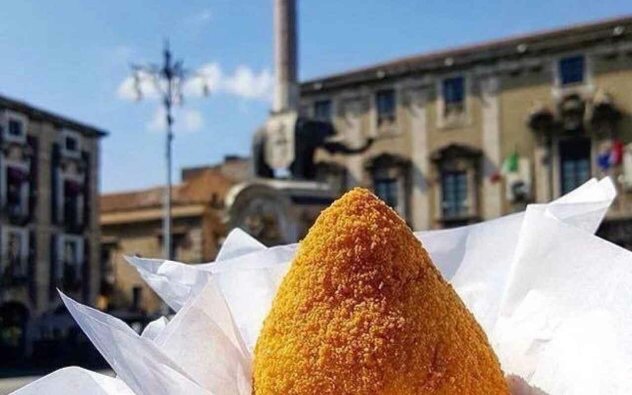 Catanesi sveglia! Promettono lavoro e favori ai disperati