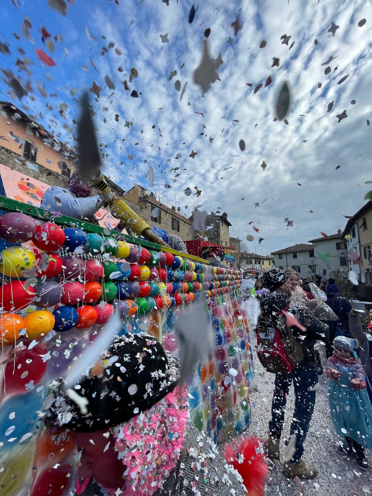 🎭 Carnevale dei Bambini a San Casciano: Un&rsquo;Esplosione di Colori con Super Mario e Lilo & Stitch!