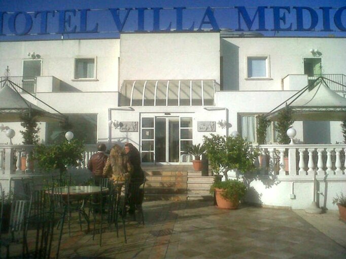 hotel lato posteriore prima della ristrutturazione.jpeg